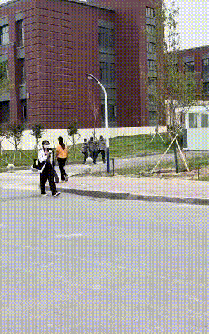 你俩到底牵不牵手啊？
